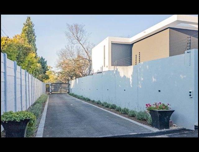 7 BEDROOM HOUSE FOR SALE IN BRYANSTON